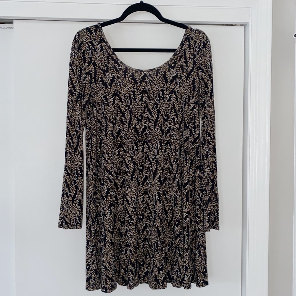 Long sleeve printed mini dress.